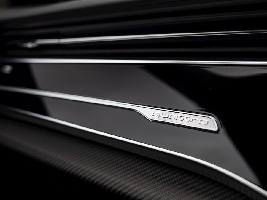 Детали интерьера Audi RS Q8 Vorsprung 2020 года  (UK) (фото 19 из 35)